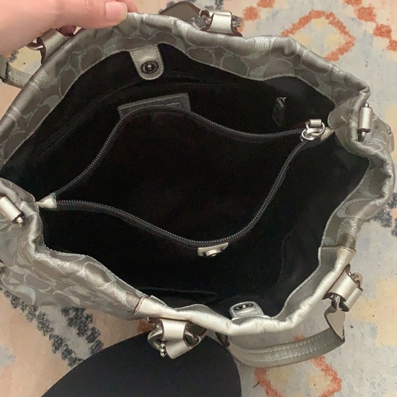 Silver coach signature handbag - Picture 5 of 6